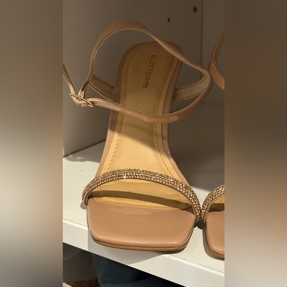 GUC. Brazilian Made Heeled Sandals. So stunningly elegant on pretty feet. 8M - Picture 9 of 15